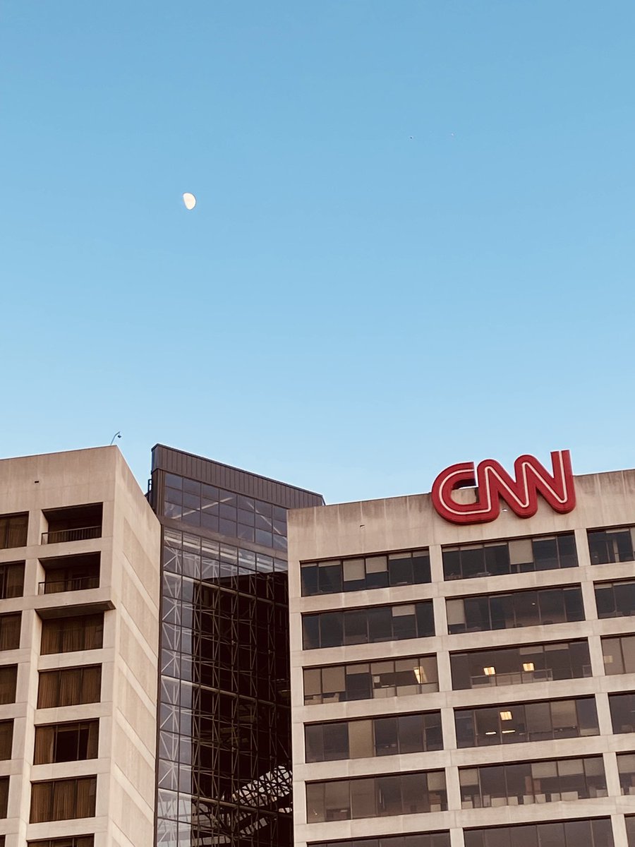 doctorpemm's tweet photo. #ASH21 #ASHlanta Gorgeous Sunset evening sky & moon 🌙 @CNN @OmniHotels @ASH_hematology 🙏🏾 @doctorpemm #ASHSunset https://t.co/e5UJs5kfPv