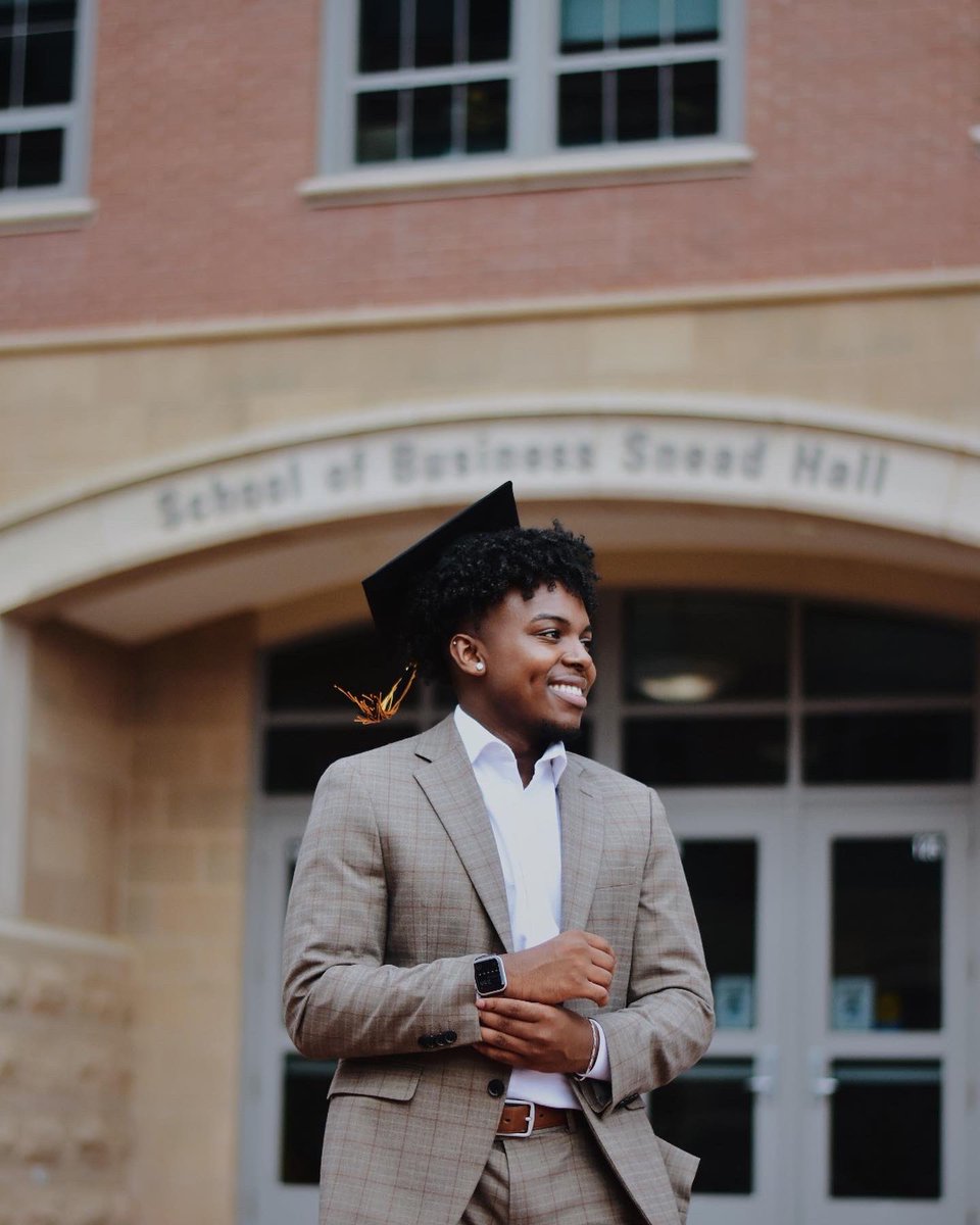 jaeoriginals's tweet photo. GOT MY BACHELOR’S of SCIENCE IN ECONOMICS !!! @VCU thank you, God!🙌🏿👨🏿‍🎓 https://t.co/8252s6SWCk