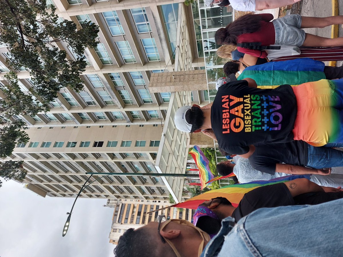 yendrive's tweet photo. Estuvimos frente al hotel @PestanaHotels Caracas #12dic

Ante los actos de discriminación no guardaremos silencio no pasivos en nuestros hogares. 
#NoMasDiscriminación https://t.co/1hGMaDeOTC