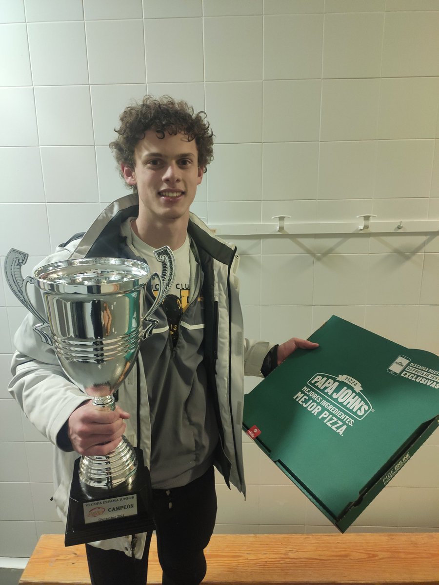 BlackDemonsFA's tweet photo. ¡Celebrando el campeonato de Copa de España JR 🇪🇦🏆 junto con nuestros amigos de @PapaJohns_ES! #BeADemon https://t.co/nOfNXGDUdr