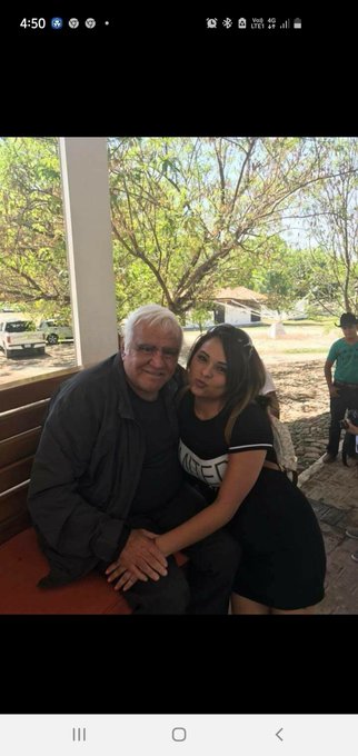 😭😭gracias por cantarme las ma&ntilde;anitas  en mi cumple 🥰  Vicente fernandez en paz descanze https://t.co