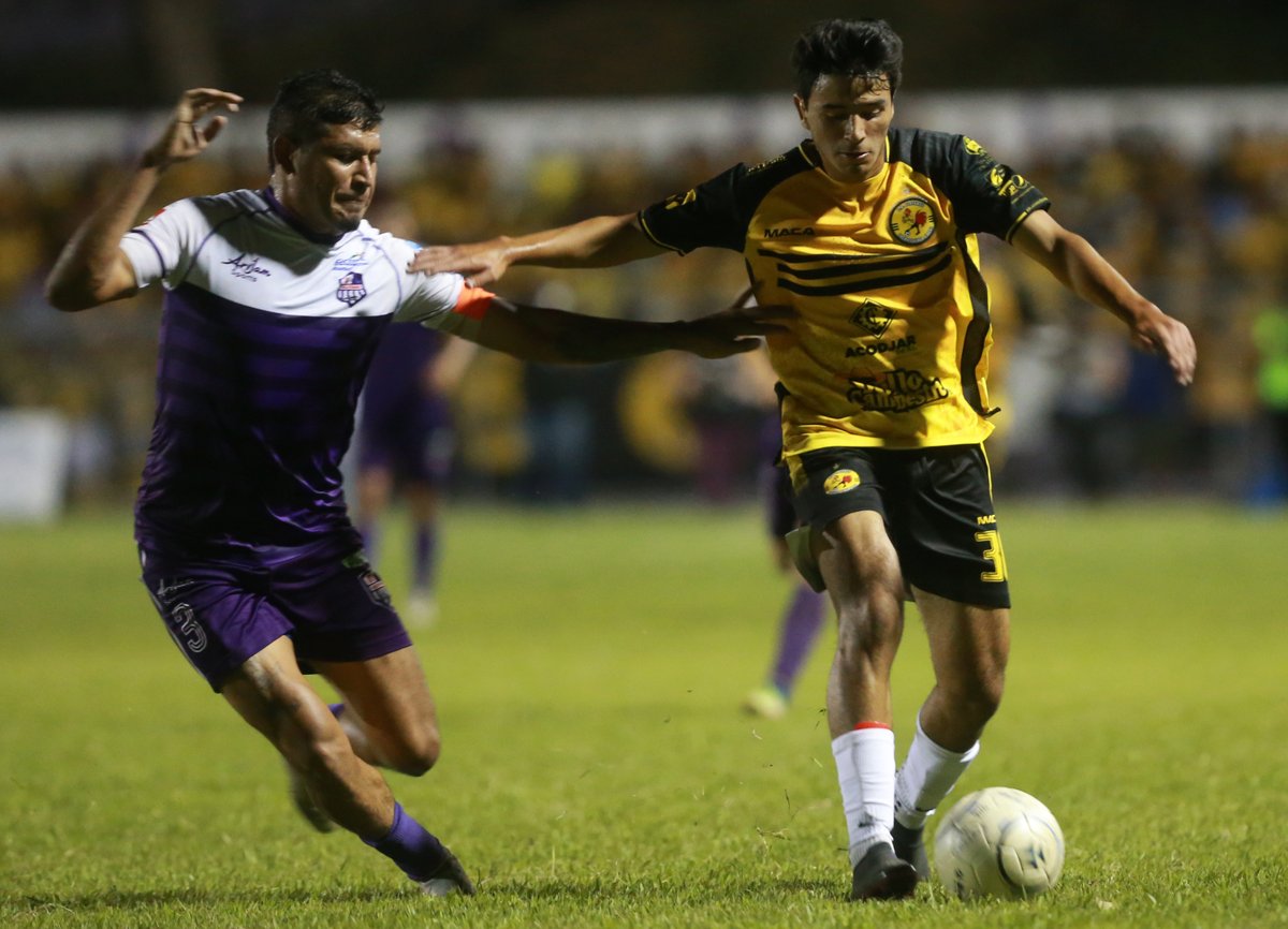 elgraficionado's tweet photo. #SemifinalLMF | ¡Penalti! El árbitro sanciona falta sobre Lezcano y el Platense tendrá la oportunidad de anotar en el Toledo Valle.
Platense 0-0 Chalatenango https://t.co/GYxtQGi9SH