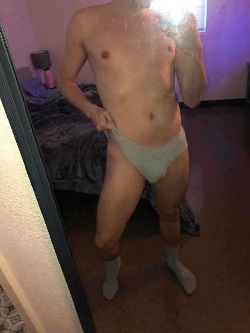 a very rare occurrence seeing the front of my body &amp; not my ass https://t.co/WVzpTpCVNK