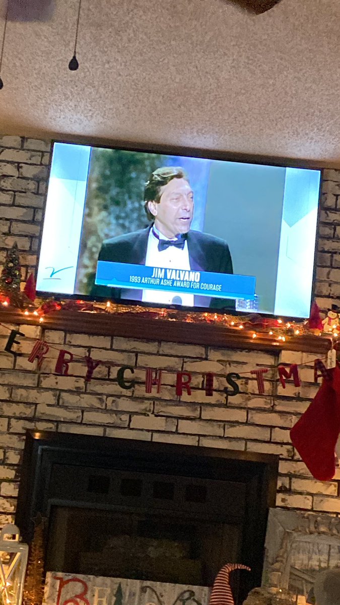 kwhobs's tweet photo. This speech…gets me EVERY SINGLE TIME….never gets old, never loses it’s effect #JimmyVWeek #DontGiveUpDontEverGiveUp https://t.co/Gzmx6GdRmo