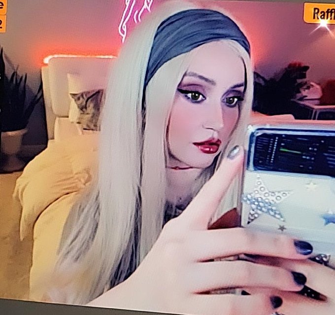 Soo.. we're in my room.. what next?! https://t.co/HqdtWZ7PP7<a href="/tag/sextoy"class="tags"><span>#sextoy</span></a>