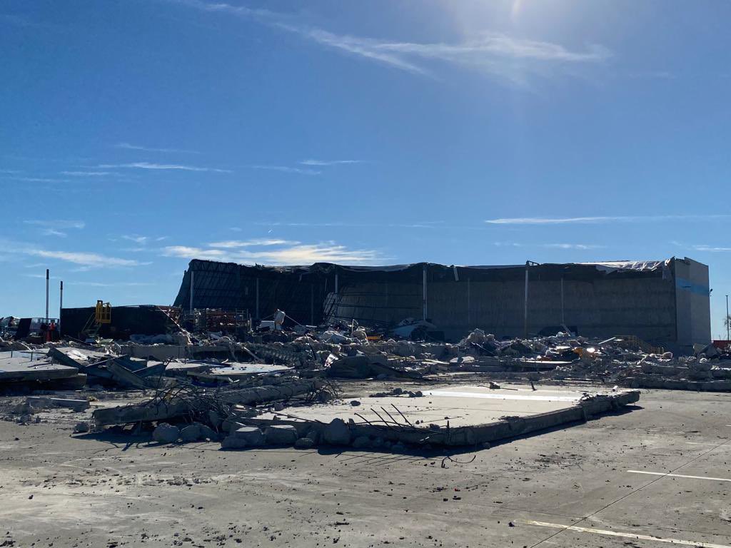 To support emergency crews working tirelessly at the Amazon warehouse devastated by tornadoes in Edwardsville, WCK partner Old Herald prepared pulled pork sandwiches, pub chips &amp; salad—responders told us it was the first hot meal they’d had in the cold temperatures since Friday.