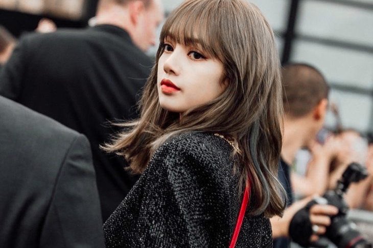 BPINKLATINO's tweet photo. .@BLACKPINK fue mencionada en la lista "Women's Pride! Women in 2021" mujeres que dominaron y siguieron brillando este año por Elle Society 

EL PODER REAL
"...entonces, ¿Quién ganó la portada de Elle 2021? ¡Las cuatro!".

#지수 #제니 #로제 #리사 https://t.co/eYrE8WJezE