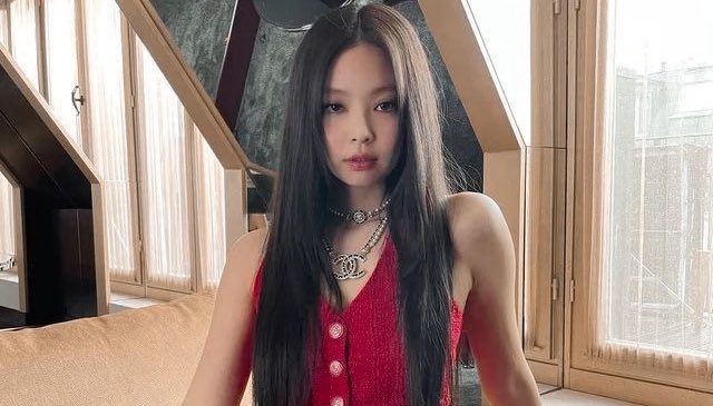 BPINKLATINO's tweet photo. .@BLACKPINK fue mencionada en la lista "Women's Pride! Women in 2021" mujeres que dominaron y siguieron brillando este año por Elle Society 

EL PODER REAL
"...entonces, ¿Quién ganó la portada de Elle 2021? ¡Las cuatro!".

#지수 #제니 #로제 #리사 https://t.co/eYrE8WJezE