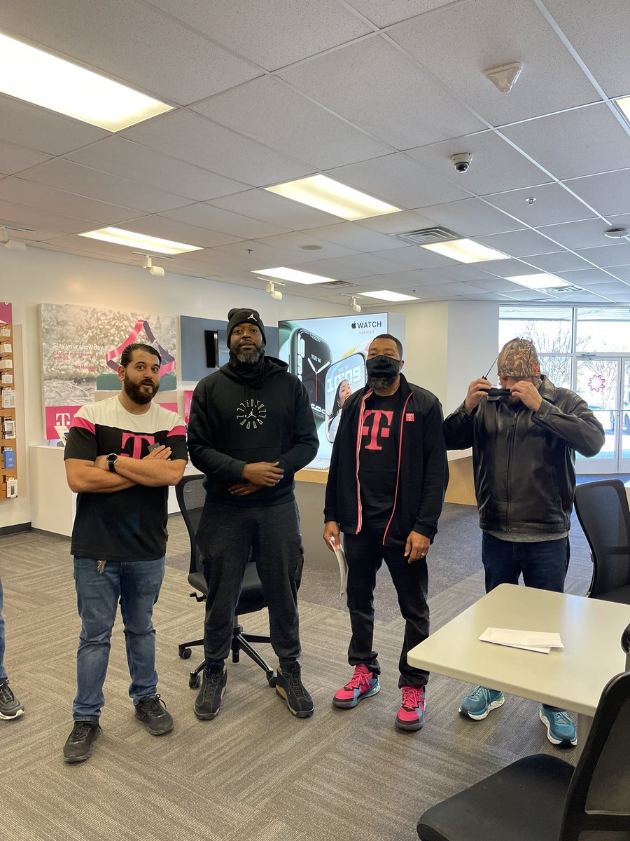 Karenthesprint1's tweet photo. Investing in our people by holding a Sunday morning business training!! Providing knowledge and coaching!! Can’t wait to see the payoff!! Go Little Rock#TFB#💕ourpeople @Riekeberg205 @BCMEMTFB @cjgreentx @DGurosky https://t.co/EJk5hjNKA7