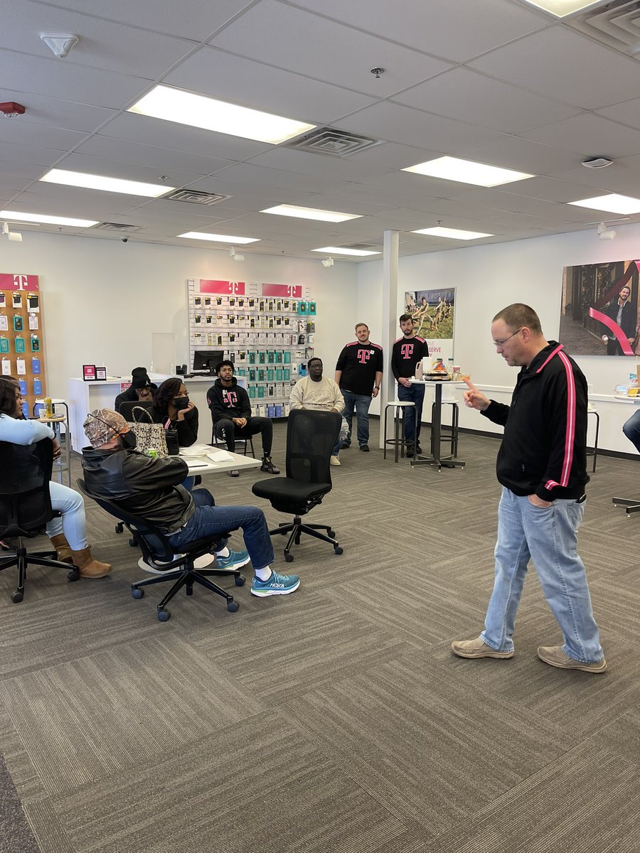 Karenthesprint1's tweet photo. Investing in our people by holding a Sunday morning business training!! Providing knowledge and coaching!! Can’t wait to see the payoff!! Go Little Rock#TFB#💕ourpeople @Riekeberg205 @BCMEMTFB @cjgreentx @DGurosky https://t.co/EJk5hjNKA7