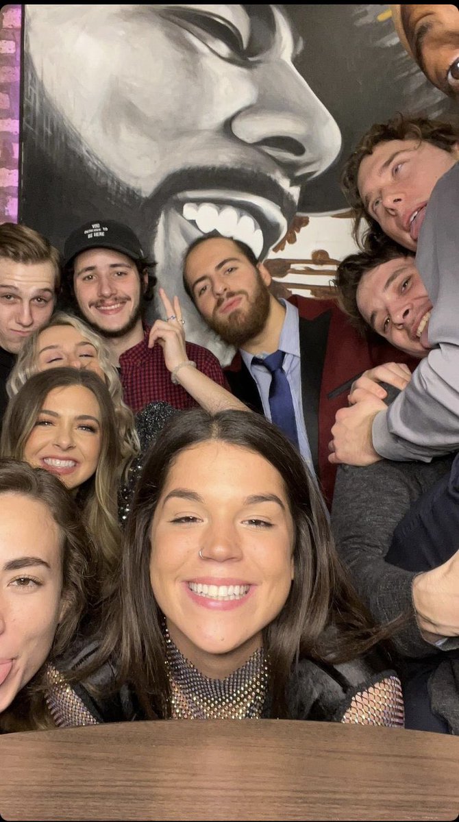 wheres_kaitlin's tweet photo. Fam 💕 https://t.co/JY5WlEtWy8
