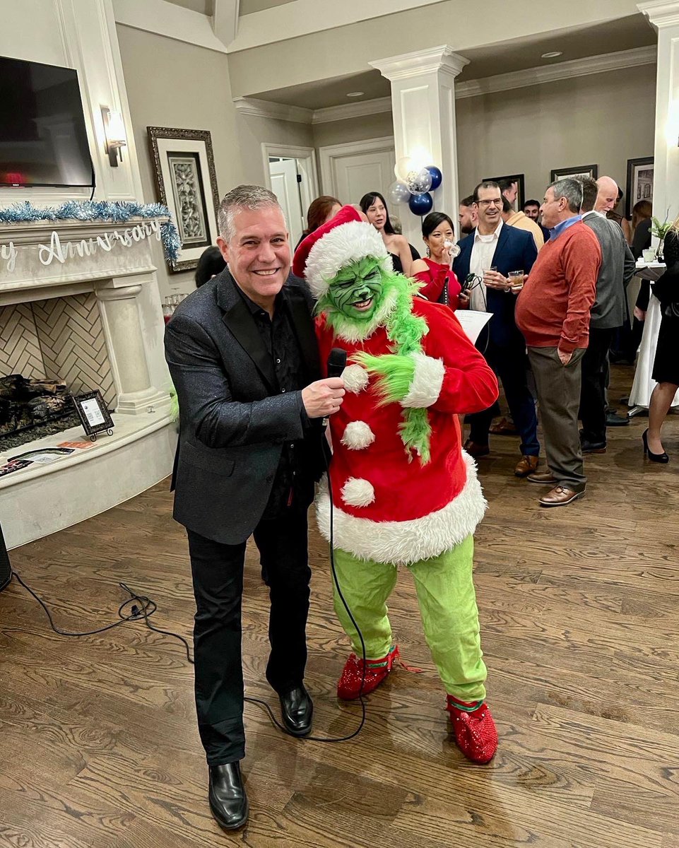 raydeebsings's tweet photo. Had a great time performing for the The Fry Law Firm holiday party and 10th anniversary! I’m available for holiday parties. Message us and Let us know if you’d like to know more. #christmas #happyholidays #MedicineMusicTravel #singingdoctor #theVoice https://t.co/PQjcV2txUh