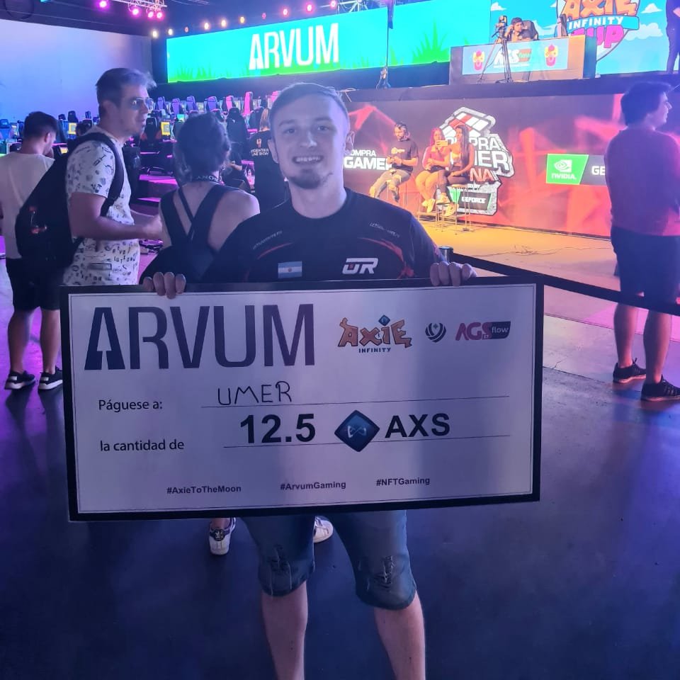 Quizás no lo comento mucho, pero tengo una academia (CODE) de <a href="/AxieInfinity/">Axie Infinity</a> de 35 becas donde constantemente intentamos crecer, mejorar y aprender. Hoy <a href="/FacundoUmerez/">Facundo Umerez</a> logró ganar 12.5 AXS (1300usd) en el torneo más importante de Argentina. No se dan una idea el orgullo que siento