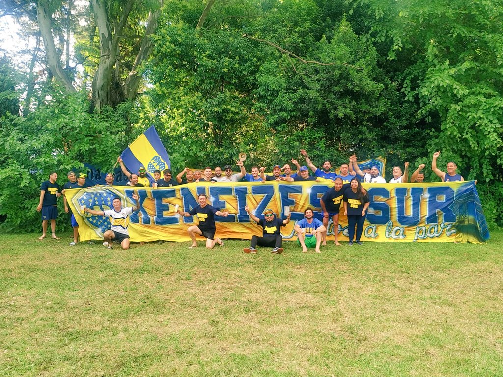 XSurok's tweet photo. DESPEDIDA 2021!!! FELICIDADES 

PARA TODO EL PUEBLO 

XENEIZE!!! 

Boca es grande por su gente!!! 

🇸🇪🇸🇪🇸🇪XENEIZES SUR 🇸🇪🇸🇪🇸🇪
 #bocadeprimera #bocapasion #bocaestáfeliz #bocasosmivida #bocapredio #bocajrsla12 #bocaredes #bocajuniorsquerido #bocareydecopas #soybostero #bosterasi https://t.co/O4FnmeEB6w