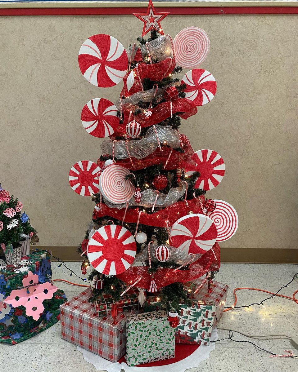 SCHOOL SHOUTOUT!!

Ripon High School has been ALL ABOUT that holiday spirit this year. Not only have they crushed door and tree decorations, but they've hosted a successful blanket drive!

Well done, RHS!