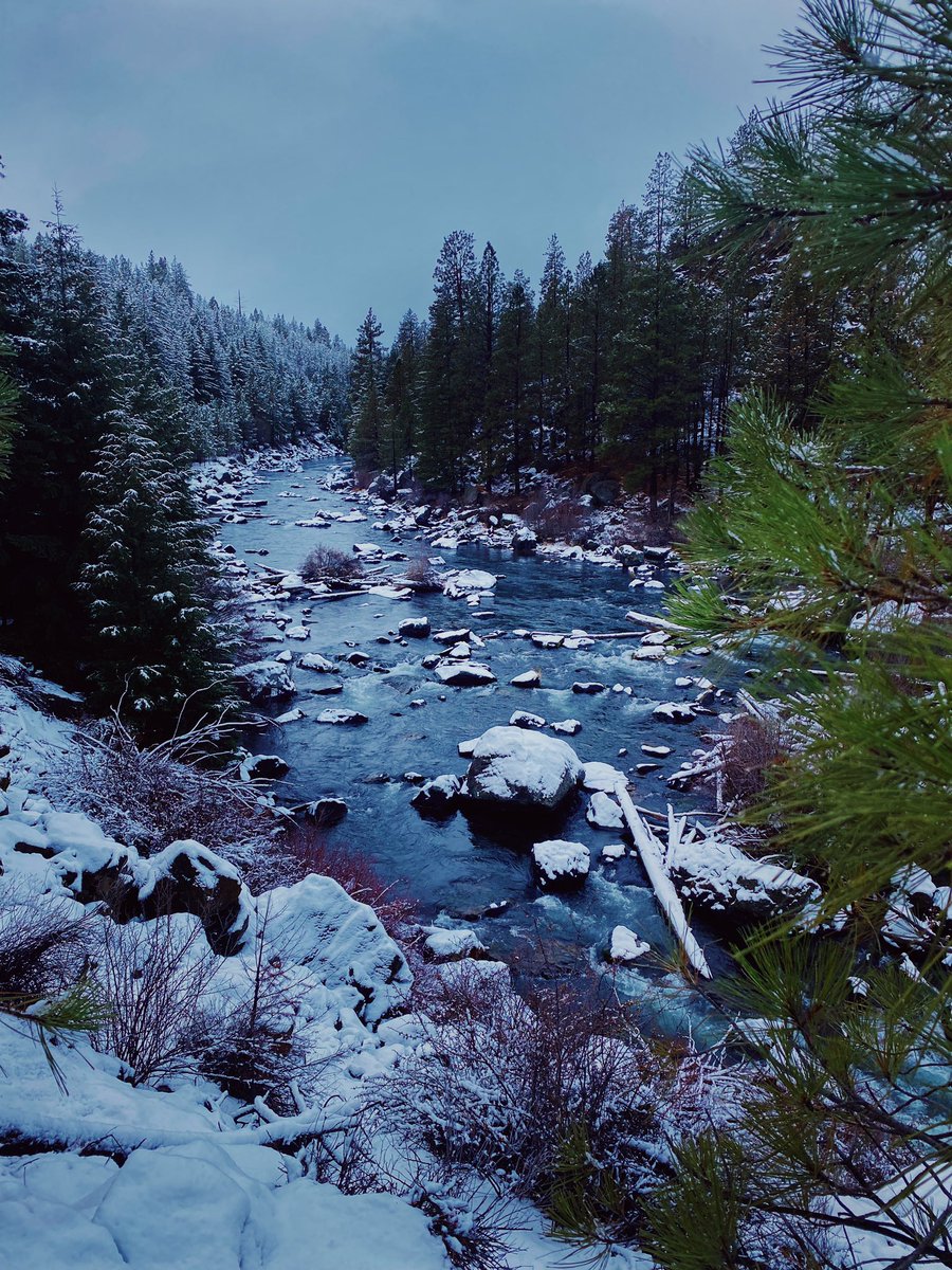 Anastocio's tweet photo. First snow run this winter and it did not disappoint. #shotoniphone #vsco https://t.co/7ZGhi7aq1t