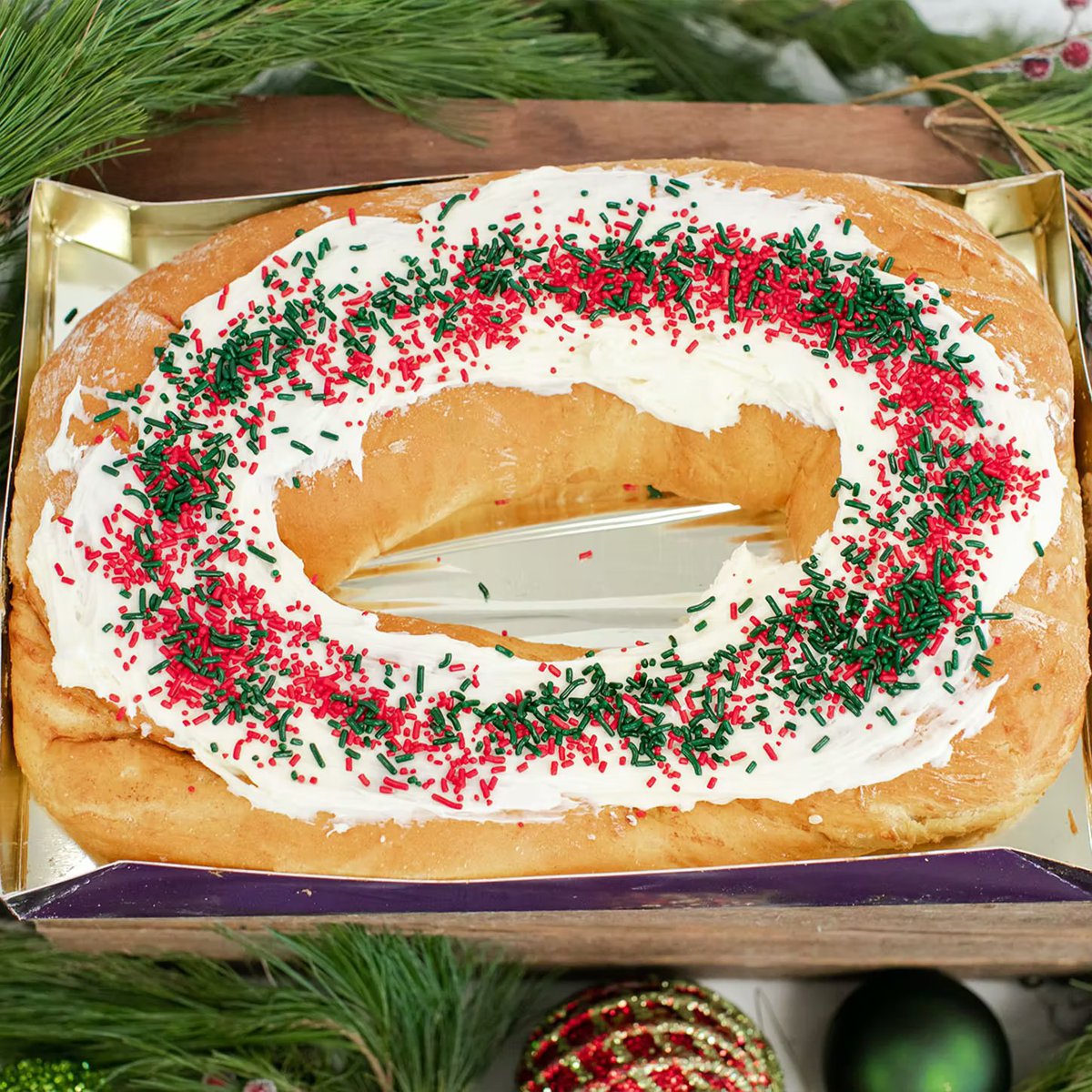 WisLightkeeper's tweet photo. This is what a Wisconsin Kringle looks like https://t.co/sUeAHUyZ71