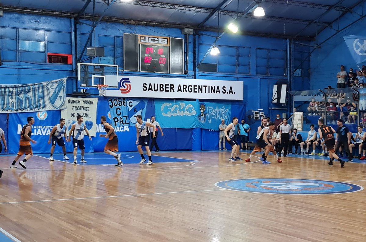 LocosxTemperley's tweet photo. 🏀 Juega el Gasolero⛽ 

🔚 PRIMER CUARTO 

➡️ Después de un inicio arrollador del Gasolero y una levantada importante de Crovara, se empareja el partido:

@TemperleyBasket 1️⃣7️⃣
🆚️
 @CrovaraBasquet_ 1️⃣5️⃣ https://t.co/Uhl8t7PkzS