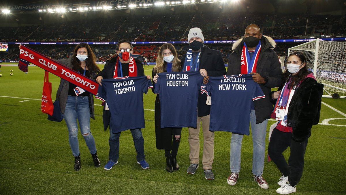 PSG_inside's tweet photo. Les fan clubs Toronto, Houston et New York étaient présents au Parc des Princes pour #PSGASM ! ❤️💙 https://t.co/WaOURdkx6z