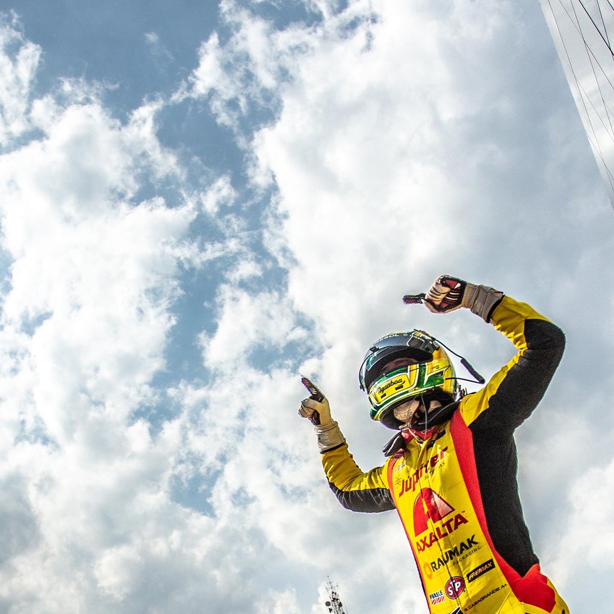 gcasagrande83's tweet photo. CAMPEÃO STOCK CAR 2021! 🏆🙏🏼 https://t.co/j7FypnbBHL