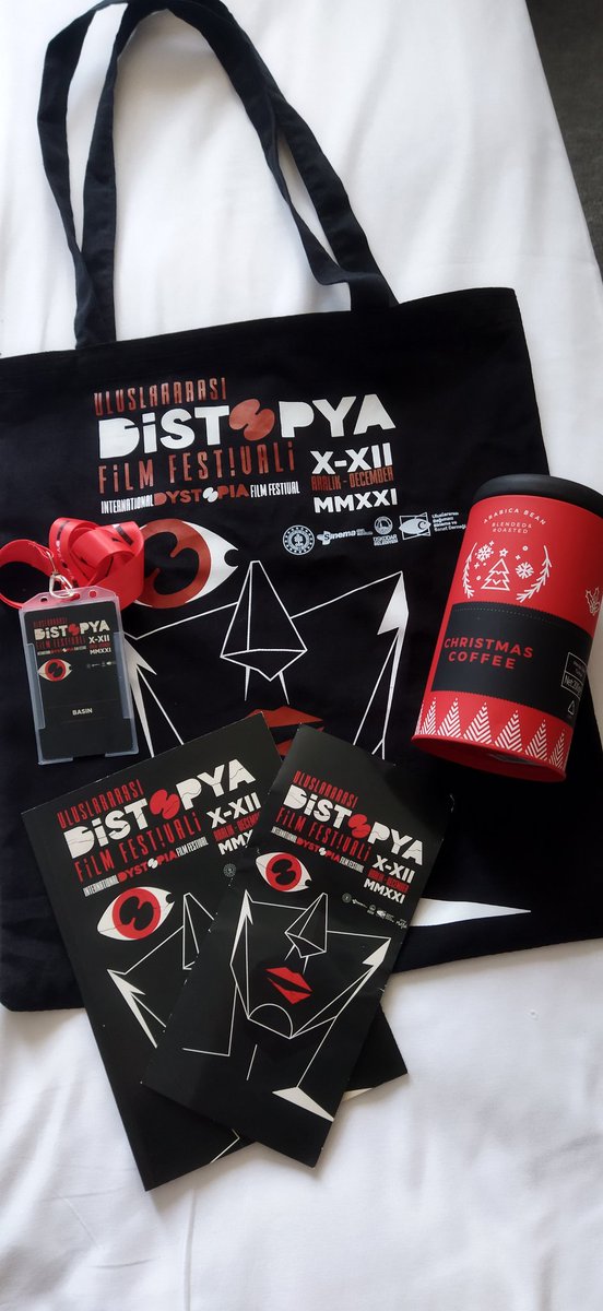 dalitatar's tweet photo. İlk kez bu yıl düzenlenen #DistopyaFilmFestivali aslında farklı türlerde festivallerin mümkün olabileceğini kanıtladı... Şahane vakit geçirdiğim iki günü ve #BabisMakridis ile tanışma in ne kadar şahane olduğunu unutmayacağım... İkinci yılı beklemeye başladım bile @Distopyaff 🎬 https://t.co/QBXXfpqt91