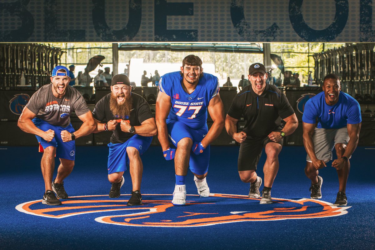 roger_carreon62's tweet photo. I will be signing to @BroncoSportsFB on Wednesday December 15th at Panther Gym @ 4:30 MT. Everybody is welcomed to join me as we celebrate the beginning to a new chapter of my life! 🔵🟠 @AABroncoHC @VintagePlough @Coach_TKeane @CoachTodd68 @TrustMyEyesO @ZachIsGreat_ https://t.co/fP5IzrlEWh