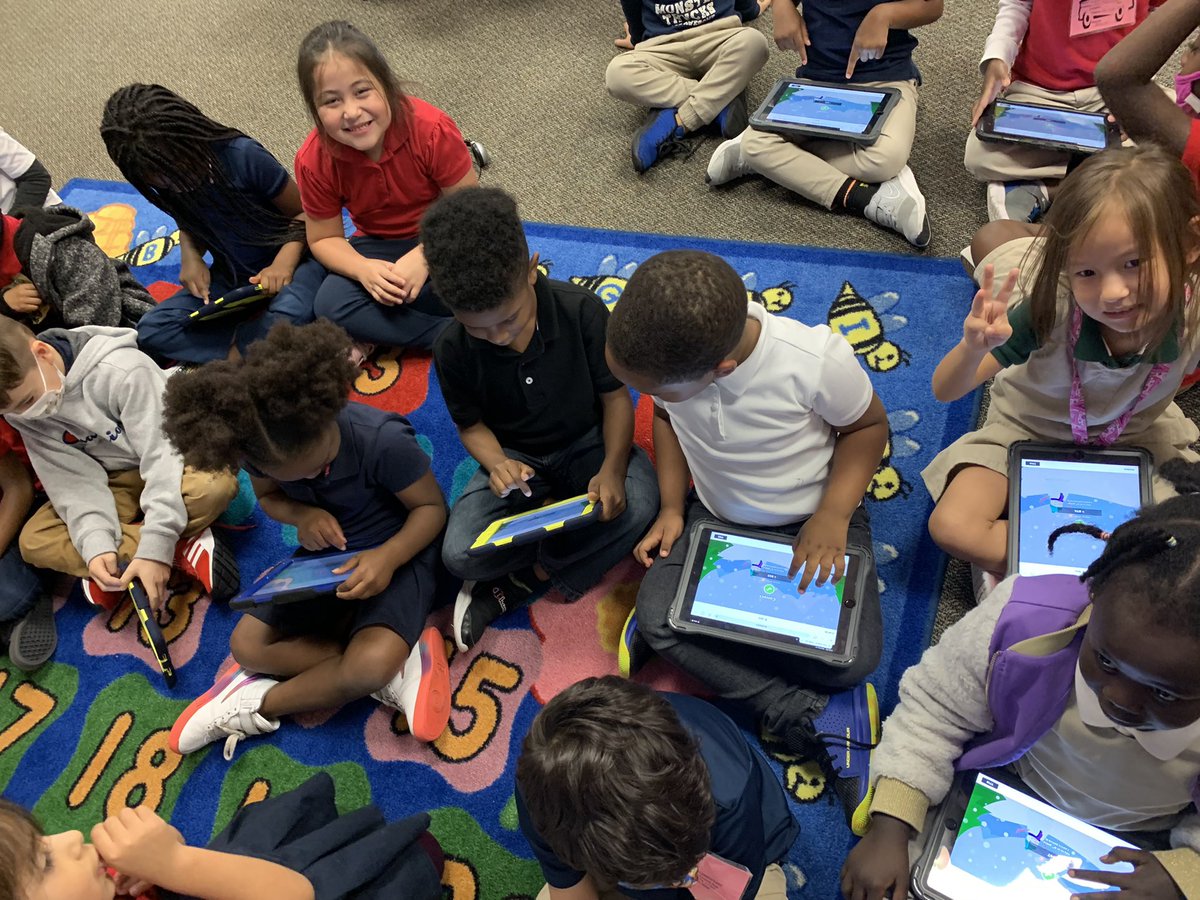 omakanbi's tweet photo. So appreciative of the fact that technology is a double plus at @OutleyE . I love our Promethean Board, and the fact that every student has their personal device so that we can take science quizzes using @Kahoot @MsGazzaway https://t.co/O4lhI5En8b