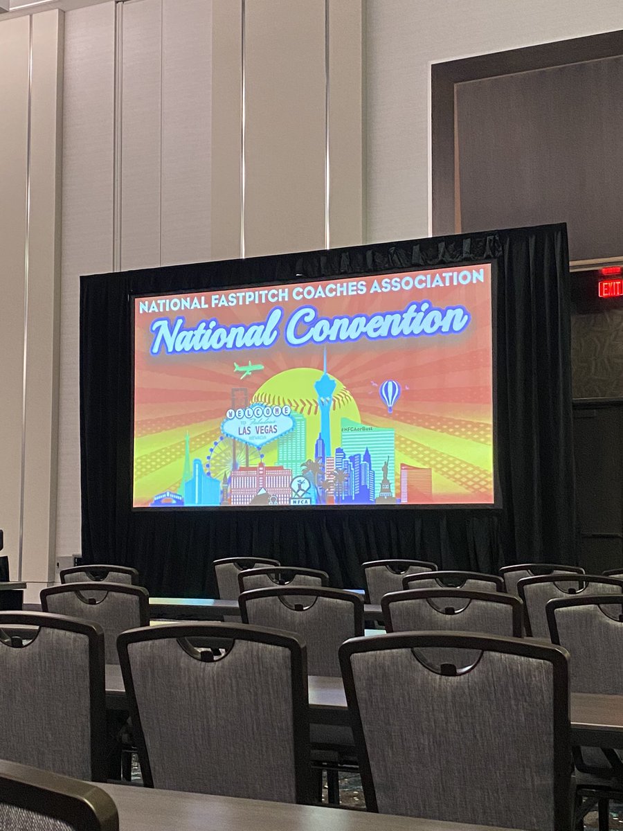 MeganAliverti's tweet photo. Enjoyed my first trip to Las Vegas attending the 2021 NFCA National Softball Convention! #pointers #pside https://t.co/StQIxA6leT