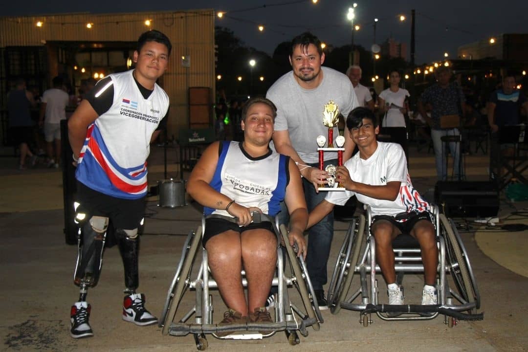 RenMaxRomero's tweet photo. En el Balneario El Brete, con el equipo de @posadasdeportes estuvimos presentes colaborando en las instancias finales de la Liga Deportiva de Verano Universitaria, organizada en conjunto por la Universidad Nacional de Misiones y la Municipalidad de Posadas.
#PosadasLindaDeNuevo https://t.co/0IlNxS1N7w