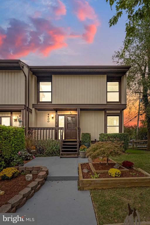 M_C_Gailliot's tweet photo. This 3 BD/ 4 BA in Annandale MUST be seen. Call, text or direct message me for more info!  https://t.co/IXRFGGrMPr  [For sale] https://t.co/ymaRDM68Cd