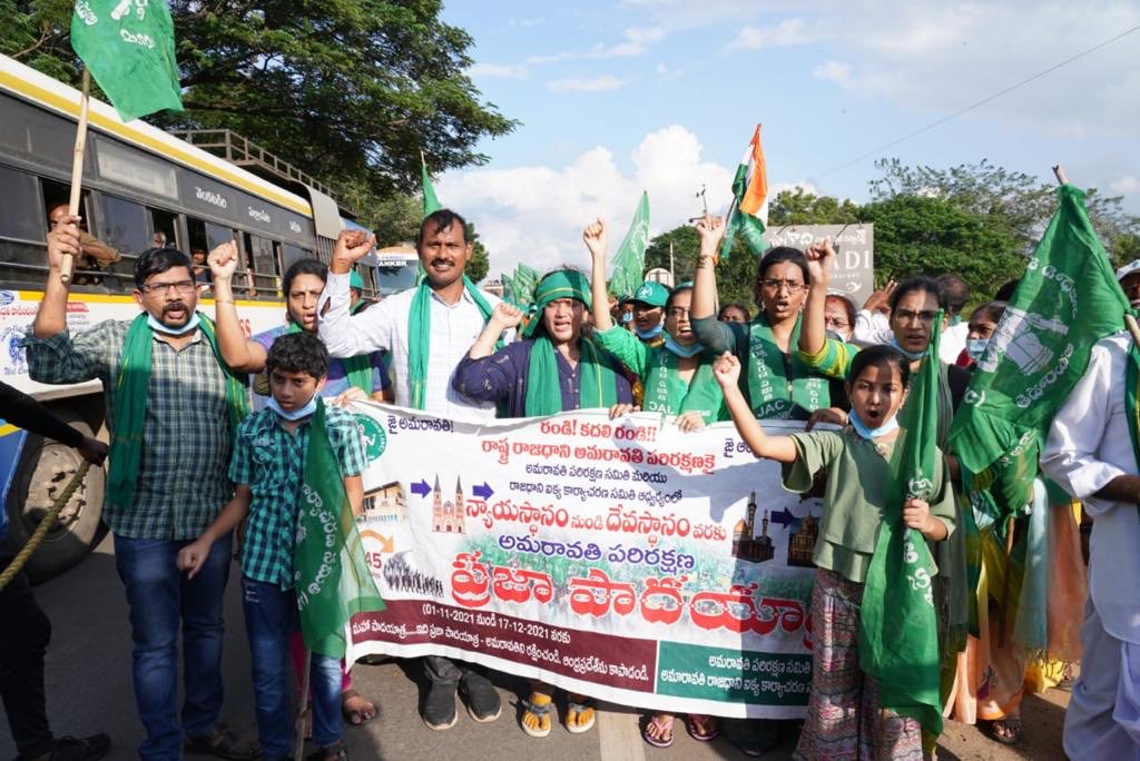 amaravatiraythu's tweet photo. రైతుల మహాపాదయాత్ర #DAY42
⚡️ఒకే రాష్ట్రం-ఒకే రాజధాని-అమరావతి⚡️
పాదయాత్ర కు అడుగడుగునా నీరాజనాలు 
#AmaravatiFarmersMarch
#BuildAmaravati 
@umasudhir
@Paul_Oommen
@dhanyarajendran
@ASharadhaa_TNIE
@nistula
@swati_gs
@BDUTT
@Nidhi
@vasudha_ET
@sardesairajdeep
@ShekharGupta https://t.co/MCZLKx8Gvi