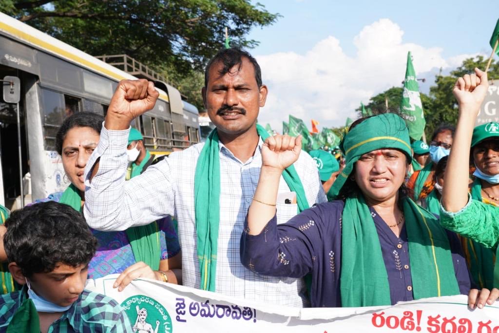 amaravatiraythu's tweet photo. రైతుల మహాపాదయాత్ర #DAY42
⚡️ఒకే రాష్ట్రం-ఒకే రాజధాని-అమరావతి⚡️
పాదయాత్ర కు అడుగడుగునా నీరాజనాలు 
#AmaravatiFarmersMarch
#BuildAmaravati 
@umasudhir
@Paul_Oommen
@dhanyarajendran
@ASharadhaa_TNIE
@nistula
@swati_gs
@BDUTT
@Nidhi
@vasudha_ET
@sardesairajdeep
@ShekharGupta https://t.co/MCZLKx8Gvi