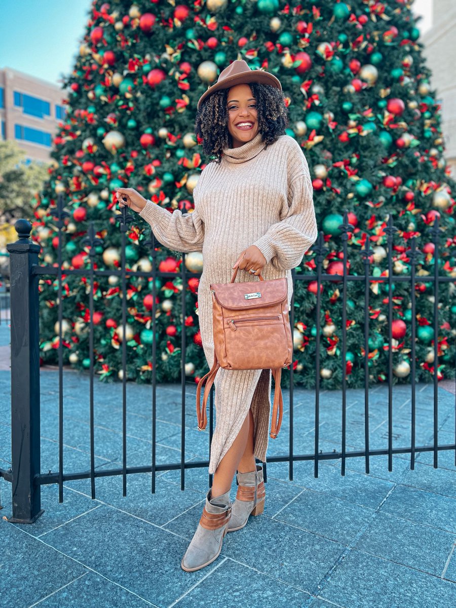 MultiSacBags's tweet photo. If you are still #shopping for your family or even for you, you must check out our Last Minute #Holiday #sale, going on right now through 12/14!
Need more convincing? Just look how happy @ashlillyotm is with her new Halsey #Backpack!
#Gift #MultiSac #OrganizerBags #GetOrganized https://t.co/0ZYbDxYhz1