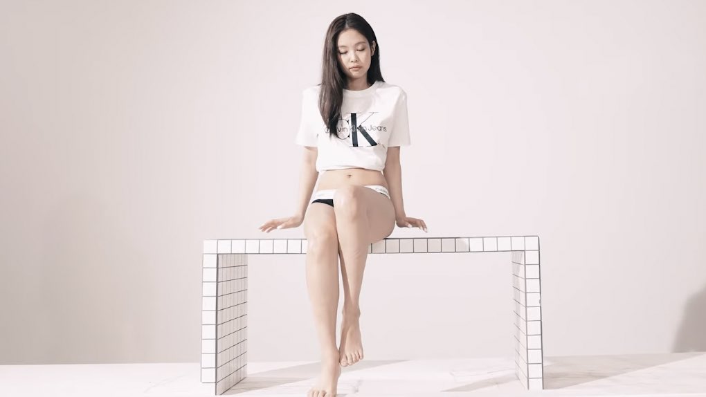 jnhourIy's tweet photo. jennie kim is so fine https://t.co/zCrSdQ3H6V