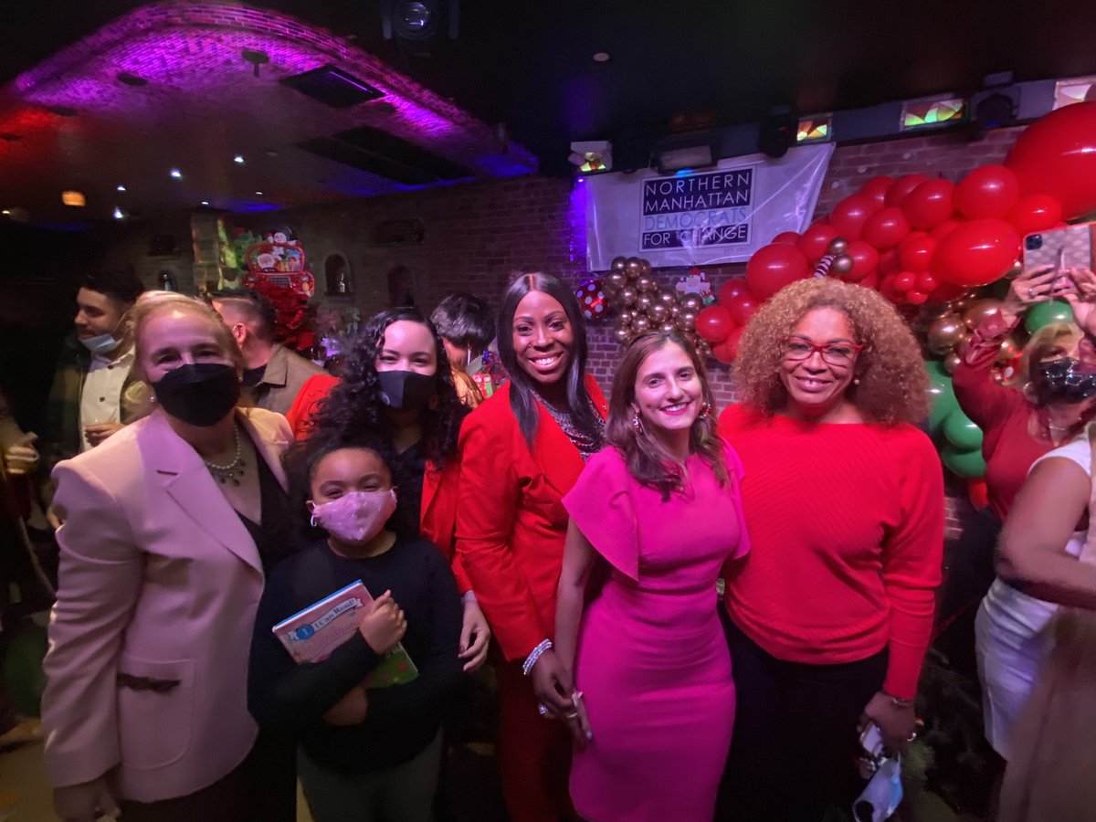 BPGibson2025's tweet photo. ¡Felices fiestas de la fiesta navideña Demócratas por el cambio del norte de Manhattan!  ¡Qué bueno ver a mis colegas y amigos!  Happy Holidays from the Northern Manhattan Democrats for Change Holiday Party! Great seeing my Colleagues and Friends! ❤️ 🎄🎄 https://t.co/WGN4xXCRqy