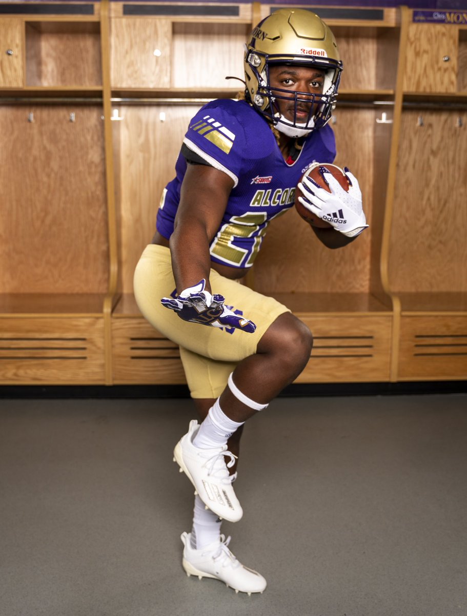 __DaChosen1's tweet photo. I must say this was a long and hard journey, but it all paid off in the end thank you lord🙏🏾 #Committed @AlcornStateFB💜💛📣 @Coach_CJBailey @CoachPPrice @Coach_TMacon @JuCoFootballACE @JUCOFFrenzy @LightOnSports https://t.co/Xj1LPTxKoR