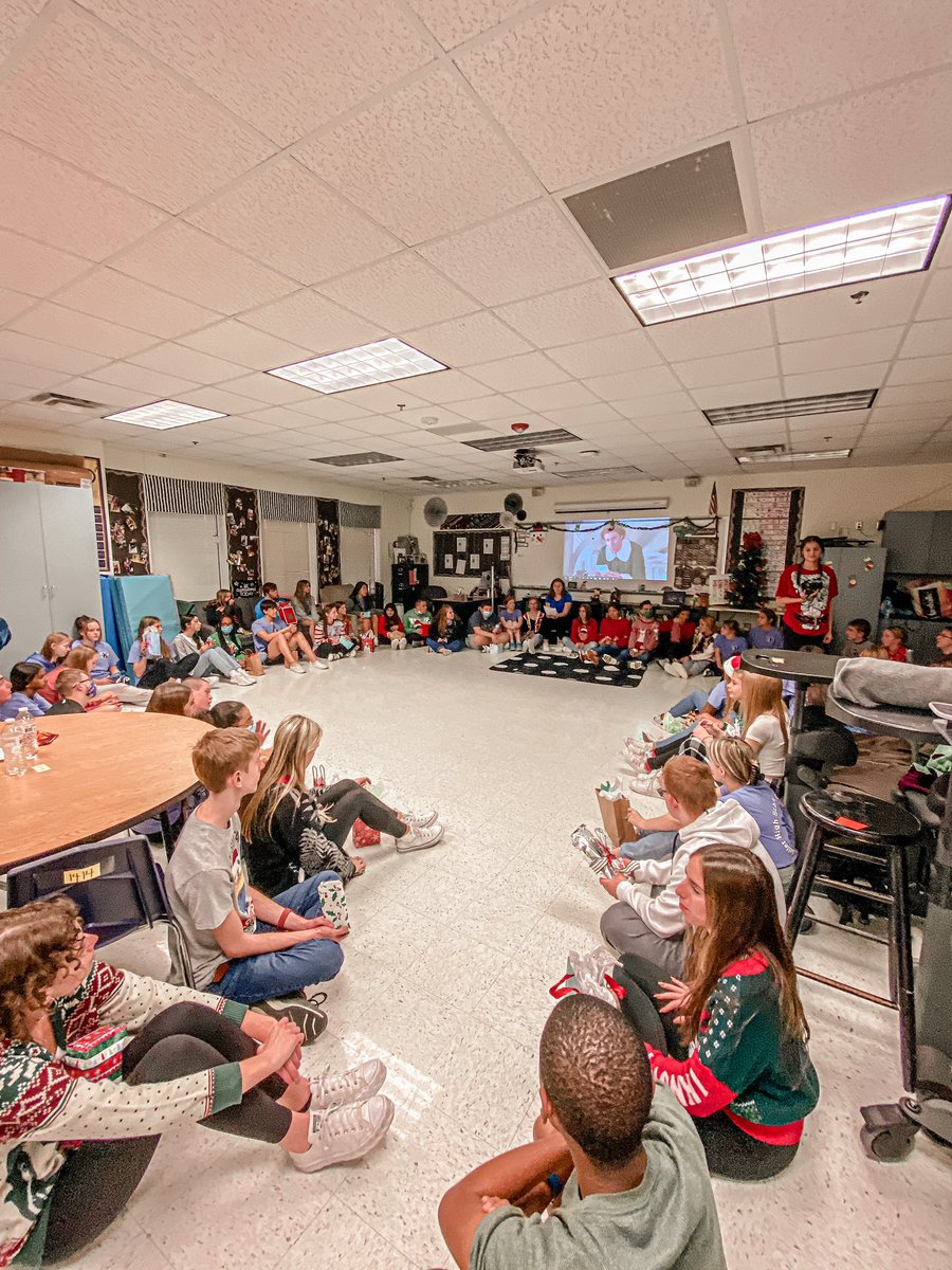 KellerHSCOF's tweet photo. Happy Holidays from Circle of Friends! Thanks to everyone that came and had fun with us at our Ugly Sweater Party!❄️ As always, make a friend, make a difference:)) https://t.co/J5zGXDpXKM