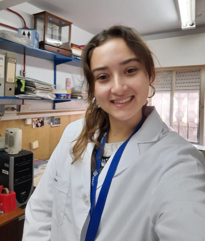 UNQoficial's tweet photo. 📣Becaria de la UNQ integra el equipo ganador del Premio Lola Mora en la Categoría Periodismo científico.

🗣️"Ciencia anti Fake News" fue reconocida por el Premio organizado por el Gobierno de la Ciudad de Buenos Aires.

🔗https://t.co/bqKvTngpQv https://t.co/z3h4yAEhn3