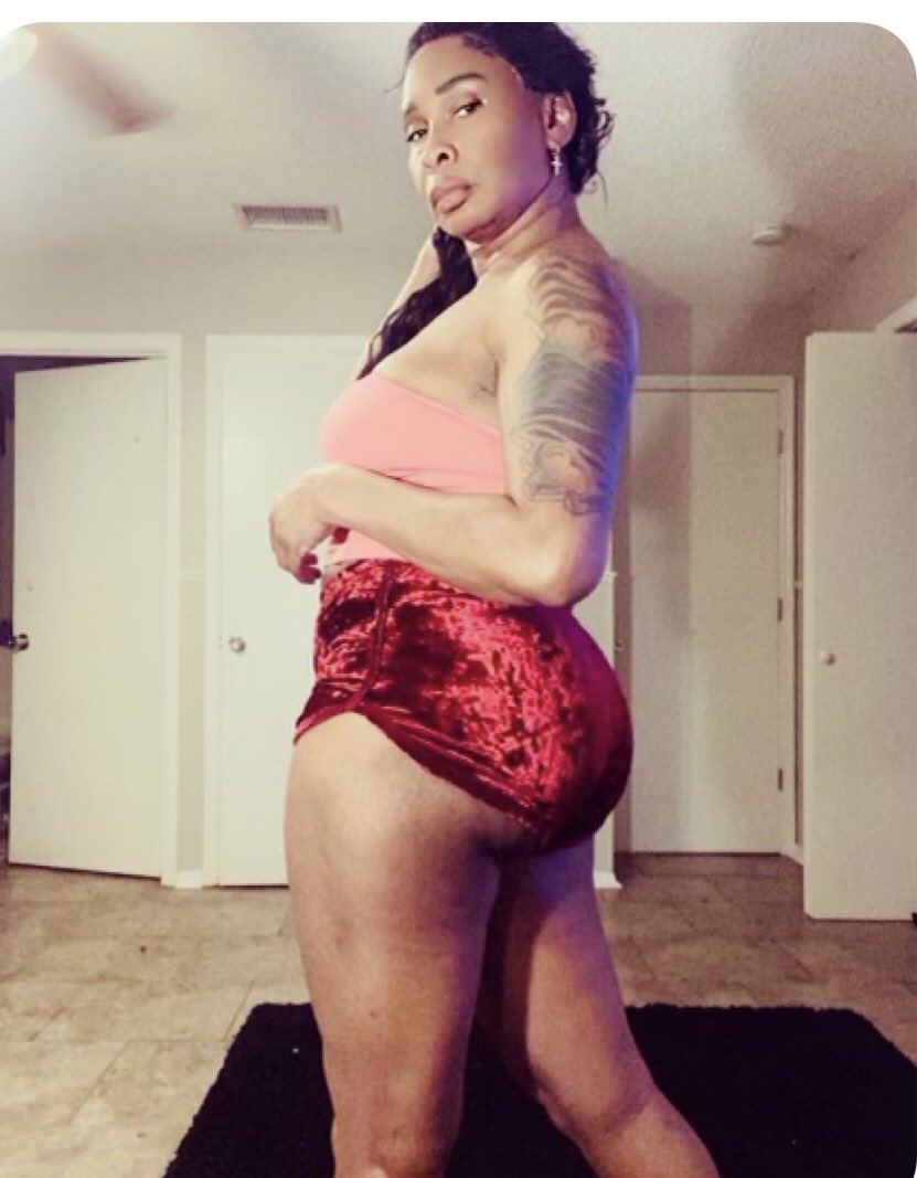 thoroughB_REDD's tweet photo. @Tagged that’s photo is on  tagged see circled pic, but you took photo down in the maroon shorts, why is hers okay and her legs are open? https://t.co/AHycAU82Tb