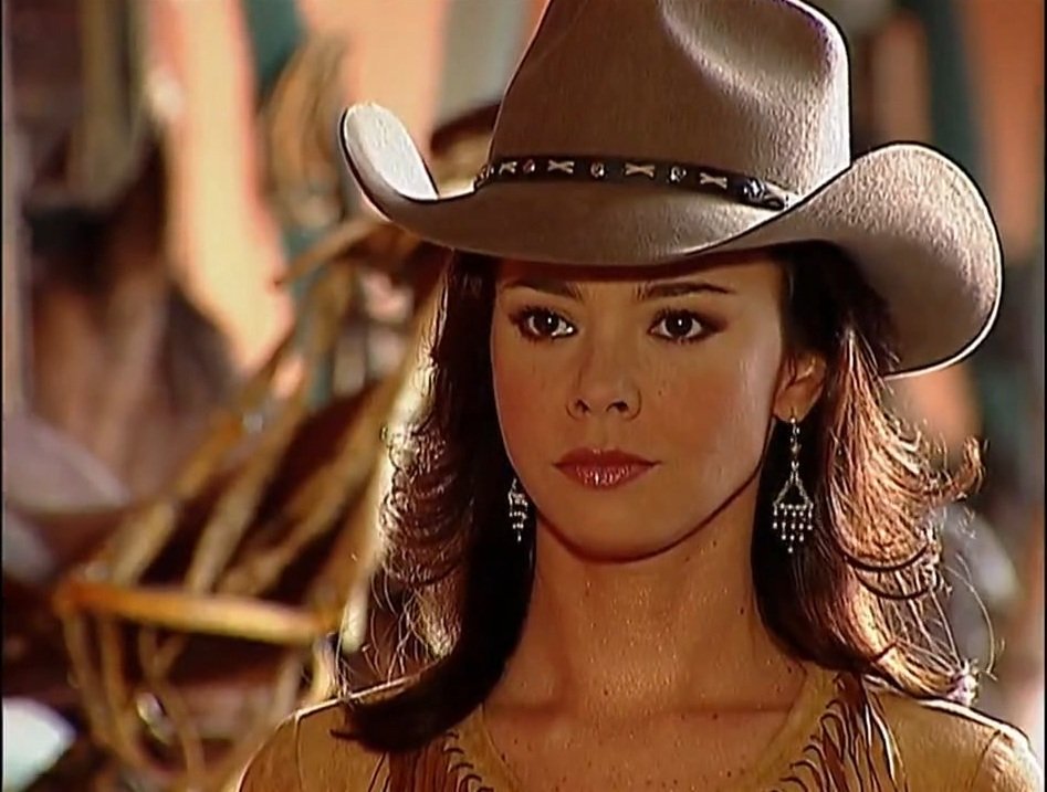 AstridComentt's tweet photo. Necesito a Sarita cortando cabezas de lo puta ama que es, esa es mi Sarita favorita 🙌🔥 #PDG2 #PDGteaser https://t.co/F3t8lCar31