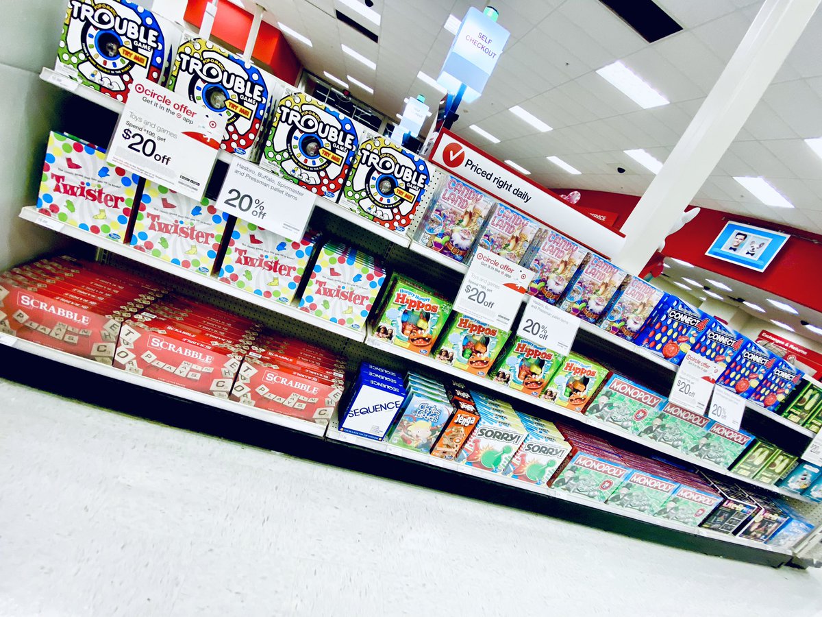 Courtneywin3's tweet photo. The #T2330 team made some #MoneyMoves this weekend as to accommodate the ad + item sell-through 💥 this team AMAZES me!

🎁Wrapping up the weekend with these impactful focal points around the store!  

@RicaDevas @heit_tim https://t.co/5wn3qW4bw8