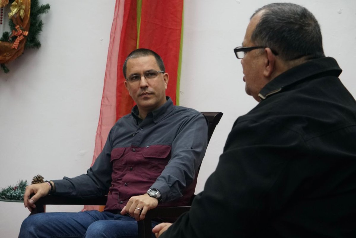 PartidoPSUV's tweet photo. Arreaza: Aquí estamos para ayudar al productor y al campesino
https://t.co/mTGWH0RZGW 

https://t.co/Rilv41LbXG