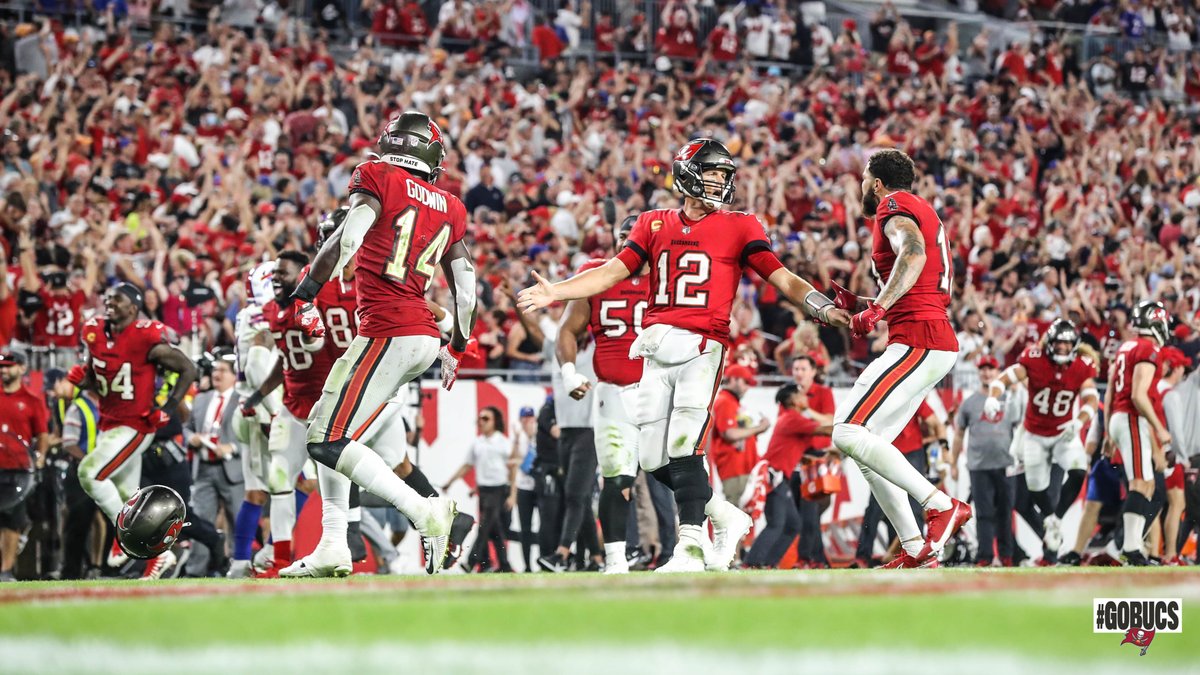 Buccaneers's tweet photo. TD 7️⃣0️⃣0️⃣ FOR THE WIN! https://t.co/TrSrBz1Uv3