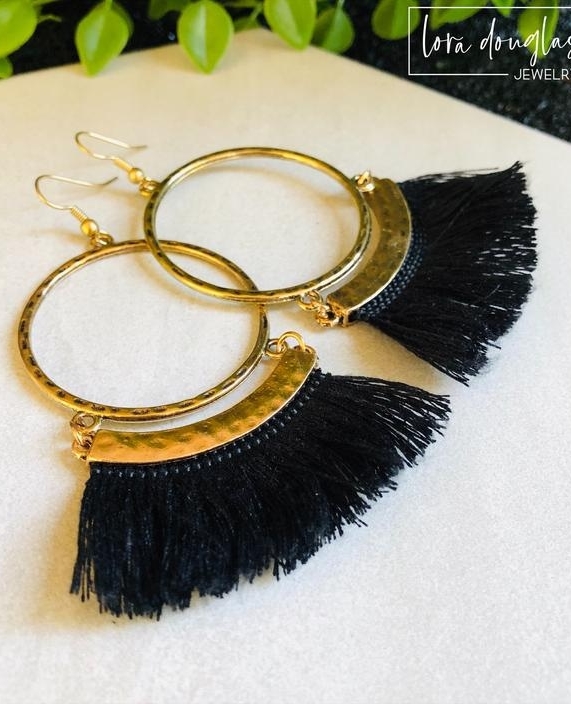 LoraDJewelry's tweet photo. LAST PAIR! Ready to Ship! Gold and Black Fringe Earrings. Only available on https://t.co/wKxyyeR2ue
🎁
#giftidea #earrings #fashionearrings https://t.co/13VgXdxa7n