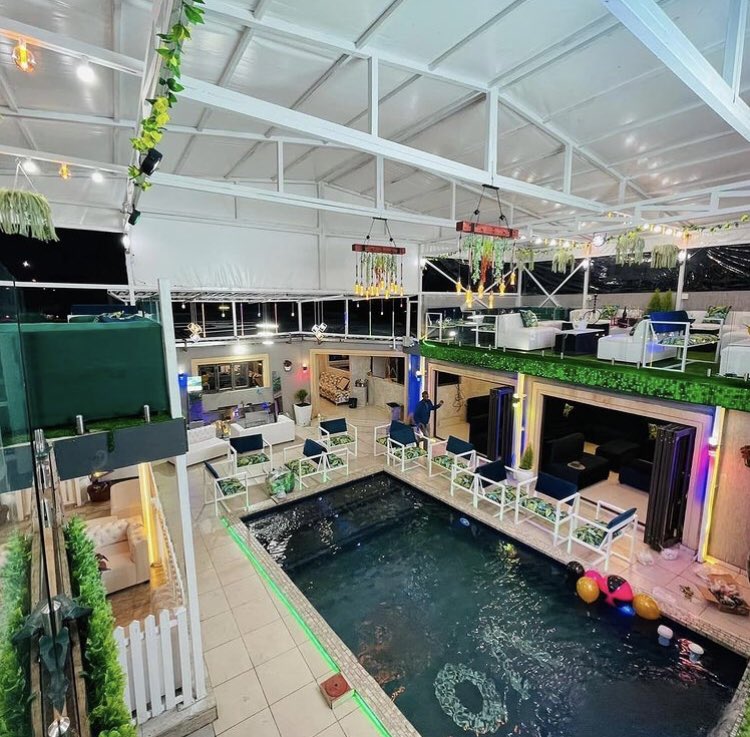 exploresoweto1's tweet photo. Have you been to the iKoya Lifestyle Rooftop in Orlando East? They’re open today from 12pm for their Tribal Monday. Bashayel’ iround at 5029 Phetoe Street, Orlando West 📸 @ikoyasoweto https://t.co/OLL5Secajr