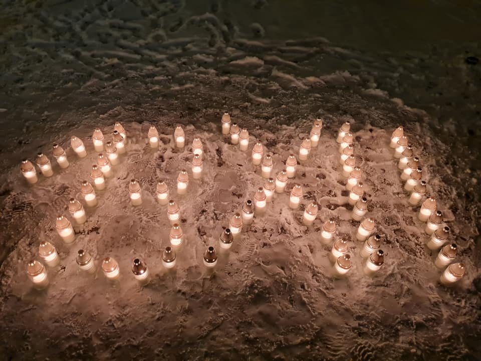 walasek_mateusz's tweet photo. Jak co roku o północy🌙 z 12 na 13 grudnia wraz z Młodzi Demokraci upamiętniliśmy ofiary stanu wojennego.🕯🕯
To także przypomnienie, że wolności trzeba bronić i jak tragicznie kończy się, gdy władza ignoruje wolę społeczeństwa.🙁
#13XII #Pamiętamy #MłodziDemokraci #stanwiojenny https://t.co/pITYCeQLt8