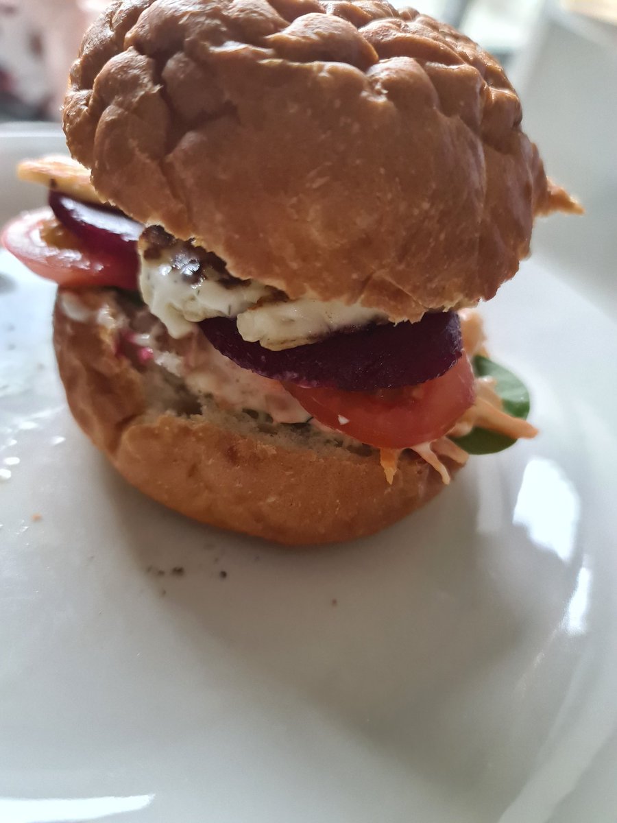 metalguru_nz's tweet photo. Haloumi burger #LockdownFood https://t.co/7f4vRSeo8w