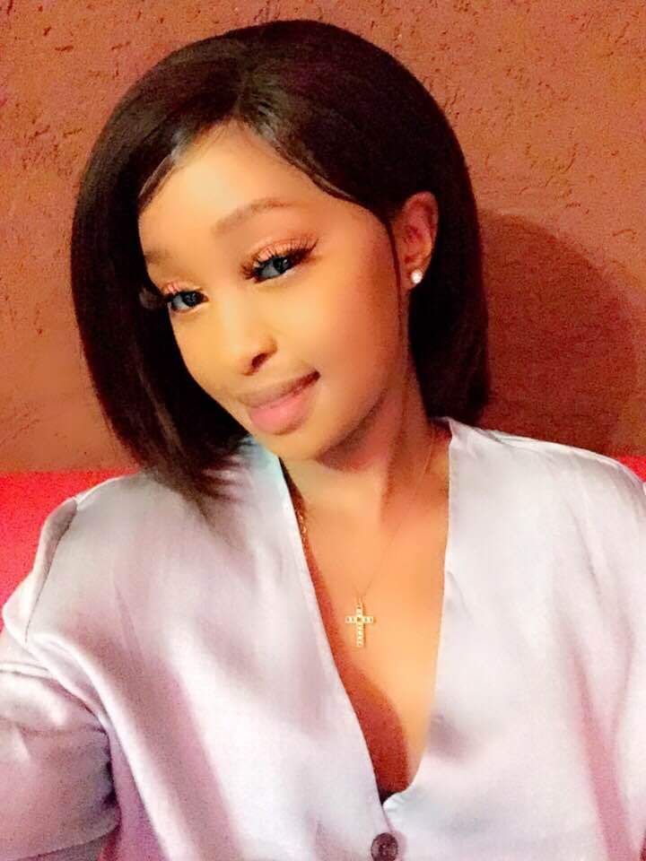 Karabo_M6's tweet photo. Beauty has finally left the eye of the beholder it's now in the hand of makeup artist 💔 https://t.co/WgvzmO9Eqo