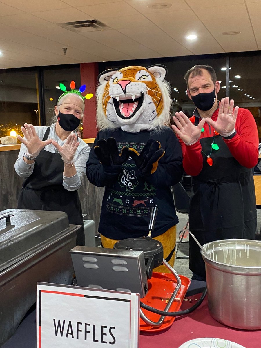 FrandsenWitt15's tweet photo. Making waffles with @EzryTheTiger for @wittenberg Midnight Breakfast. #SeizeYourLight on your final exams! https://t.co/eu2vV33bdN