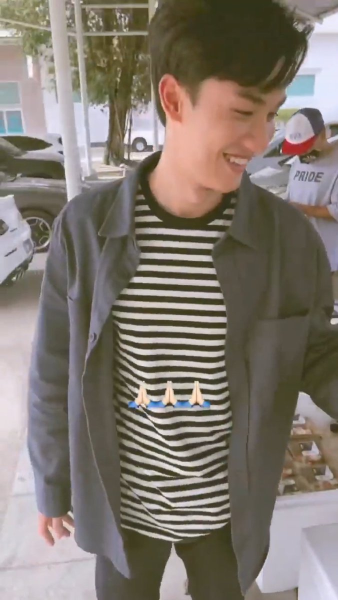 monmamooon's tweet photo. Look at that happy face 🥺 we love you so much, @Tawan_V 💙 P'@Josswayar thank you for the video 🥺
#Tawan_V #ThePlayerSeries #FiloPolcas @filopolcas https://t.co/jh1Elhm85r